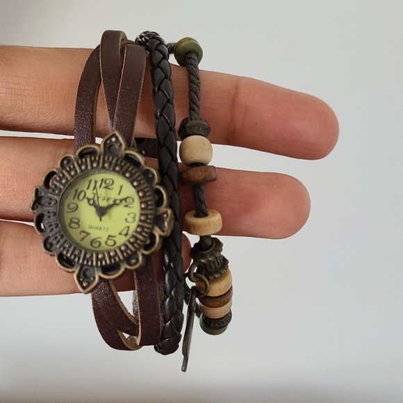 Women's watch - Picture 2 of 3